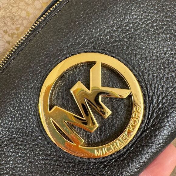 Michael Kors Black Gold Logo Pebble Leather Clutch Wristlet Zip Bag - Picture 3 of 9